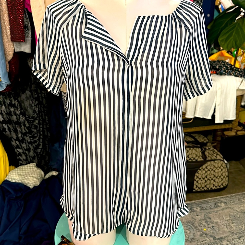 ♥️ XS A Pea In A Pod Blouse ♥️